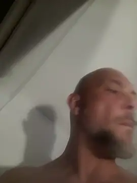 Webkamerová show HornyDaddyMuscle