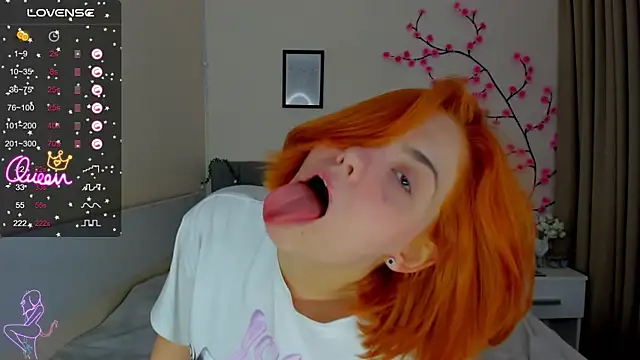 DellaRows webcam show