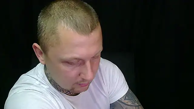 Show modela devilWithTats na web-kameri