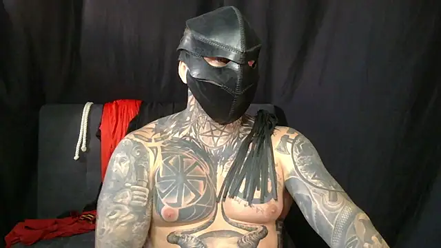 devilWithTats: διαδικτυακό σόου στην κάμερα