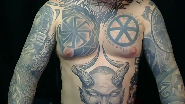 Show modela devilWithTats na web-kameri