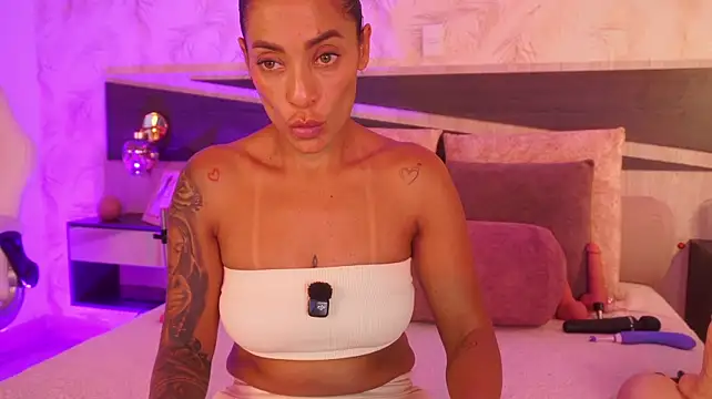 Natalia_Cruzz's Webcam Show