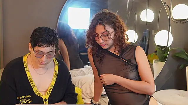 Mia_and_Belmonth Adlı Modelin Web Kamerası Şovu