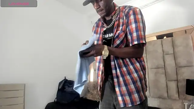 Titan_Moreno_ Show Webcam