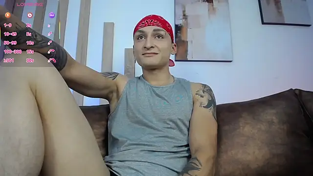 Show modela DIEGO_JONES na web-kameri
