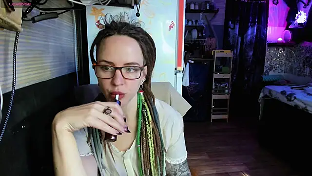 XXX chat uživo modela LisaFoxy_y