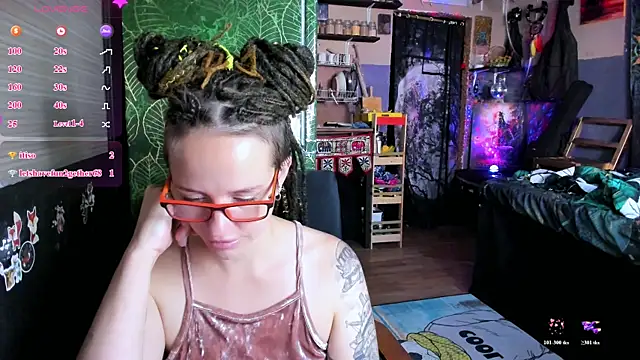 LisaFoxy_y Show in webcam