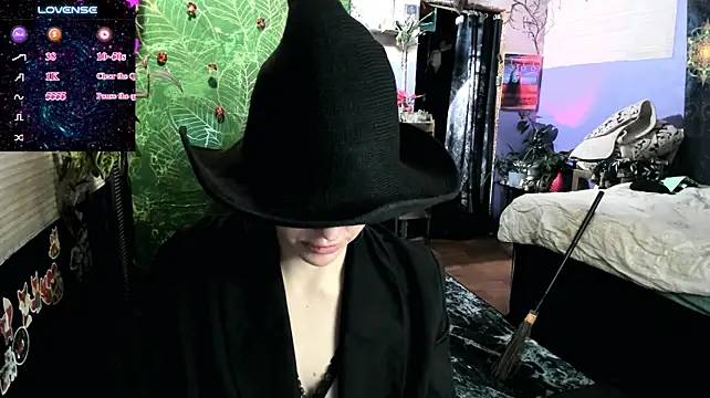 XXX chat uživo modela LisaFoxy_y