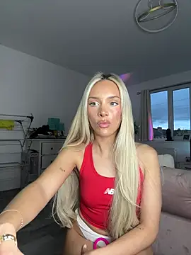 Naughtyblondex webcam show