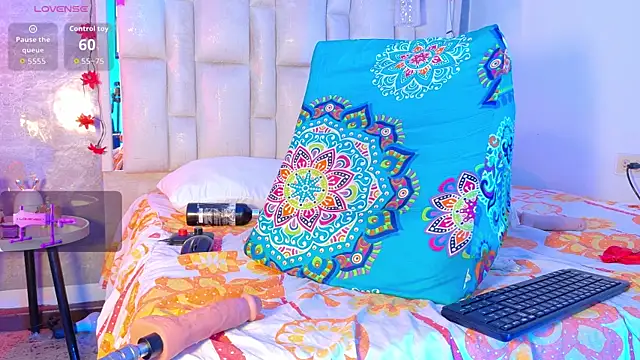 Bella-Sanders – live chatrum