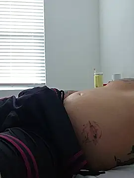 Show de DoggiiDick na webcam