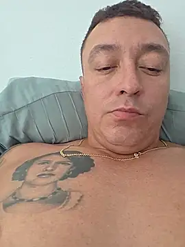 הופעת וובקאם של DoggiiDick