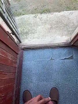 BumbleBee84: διαδικτυακό σόου στην κάμερα