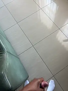BumbleBee84 Show in webcam