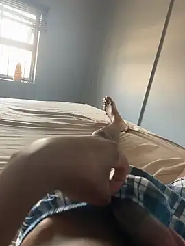 BumbleBee84 Show in webcam