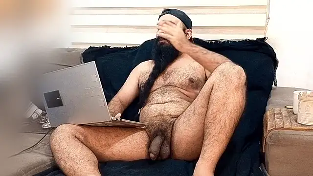 Barba_Negra_Fumador: διαδικτυακό σόου στην κάμερα