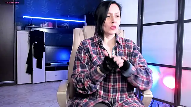Lucky_Milf's Live XXX Chat