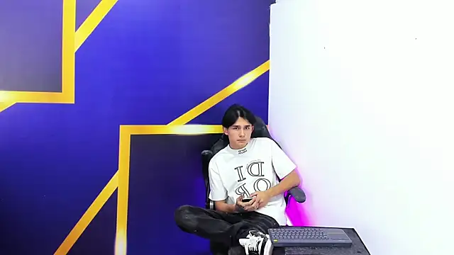 monky_0002 Adlı Modelin Web Kamerası Şovu