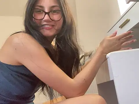 Ellamay06 Show in webcam