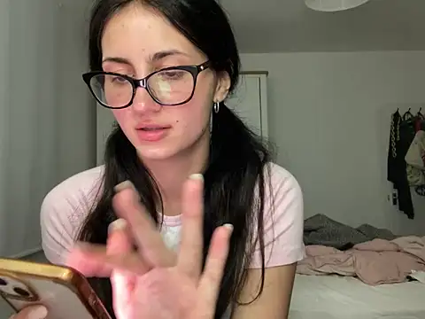 Ellamay06 élő chatszobája