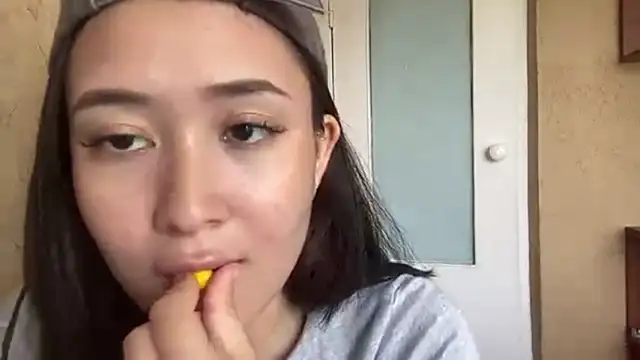 YourMiIa Pertunjukan Webcam