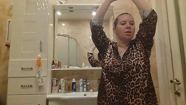 LaraHarper Chat XXX in diretta