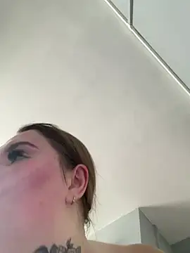BeeMay22のライブXXXチャット
