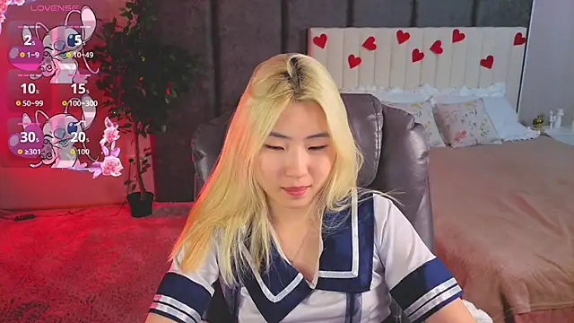 YunnaLuv: διαδικτυακό σόου στην κάμερα