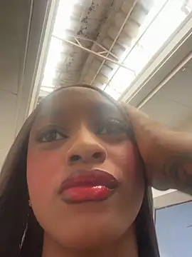 Pokazy przed kamerką – LiaTrainor