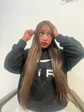 LiaTrainor Show in webcam