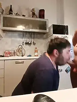 bear_skinny: διαδικτυακό σόου στην κάμερα