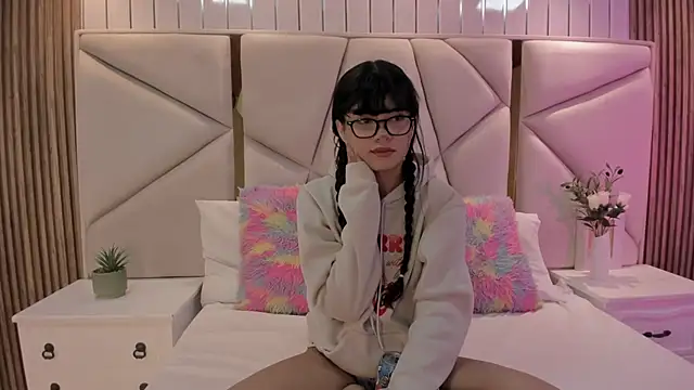 chloe_larson's Live XXX Chat