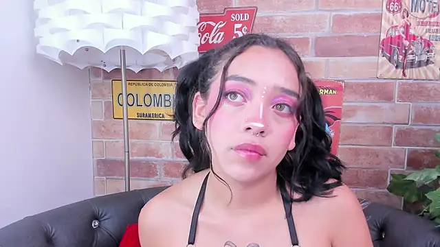Chat XXX en directo de foxy_hannah