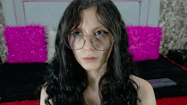 Naomimolie Adlı Modelin Canlı XXX Sohbeti