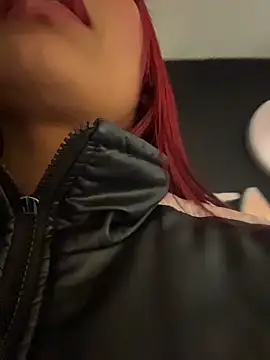 Cherry_Charlottee Adlı Modelin Canlı XXX Sohbeti