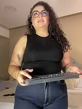 Chatroom XXX en direct de AlmaraRouge