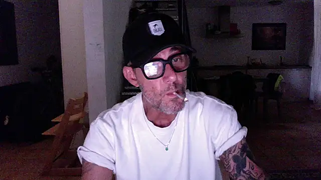 love_save_the_world webcam show
