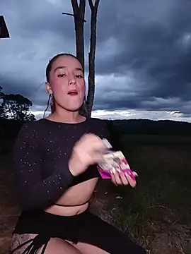 isabella_ferrer99のウェブカメラショー