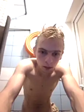 Loshka19 Show in webcam
