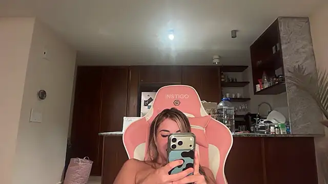 callmeemily22 Adlı Modelin Web Kamerası Şovu