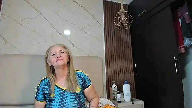 Show modela queenstarhy na web-kameri