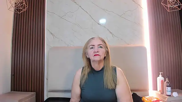 queenstarhy's Live Sex Cam Show