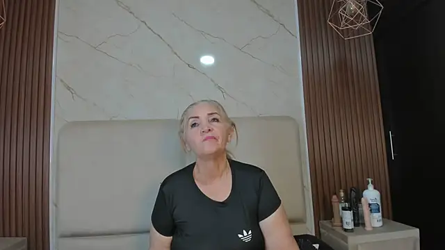 queenstarhy Pertunjukan Webcam