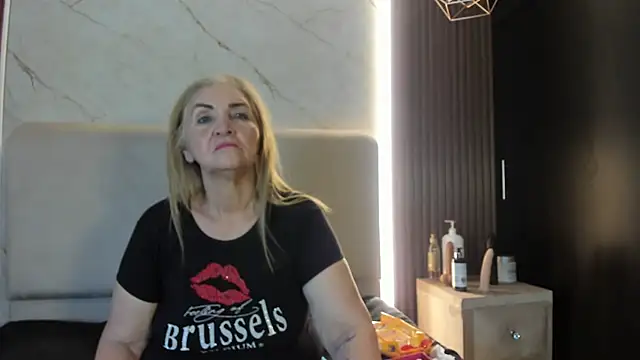 queenstarhy's Live XXX Chat
