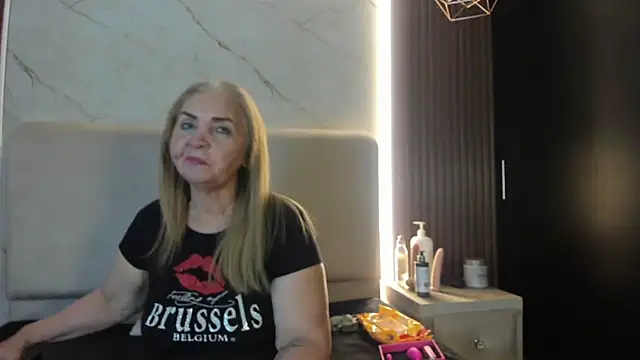 queenstarhy's Live XXX Chat
