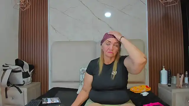 queenstarhy Webcamshow