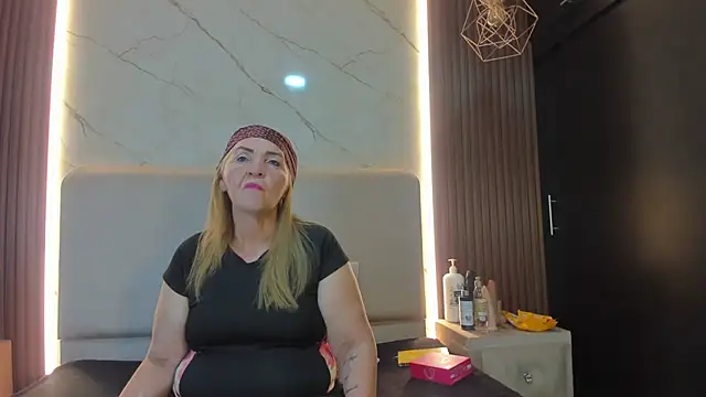 Show de queenstarhy na webcam