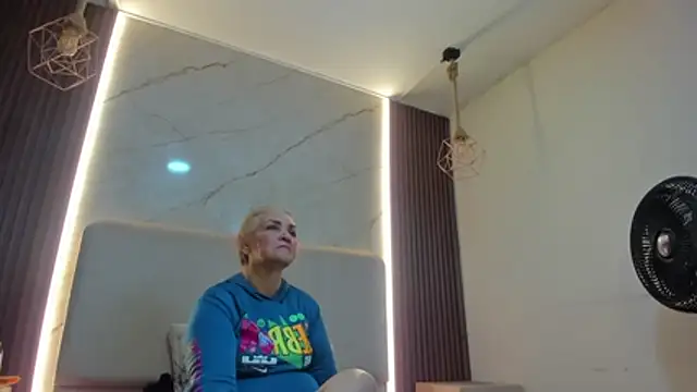 queenstarhy 网络视讯表演