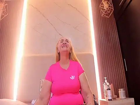 queenstarhy's Live Sex Cam Show