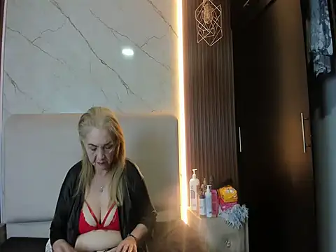 queenstarhy 在線直播表演